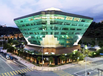 Sử dụng vật liệu kính hướng tới tiết kiệm năng lượng trong công trình kiến trúc ở Việt Nam
